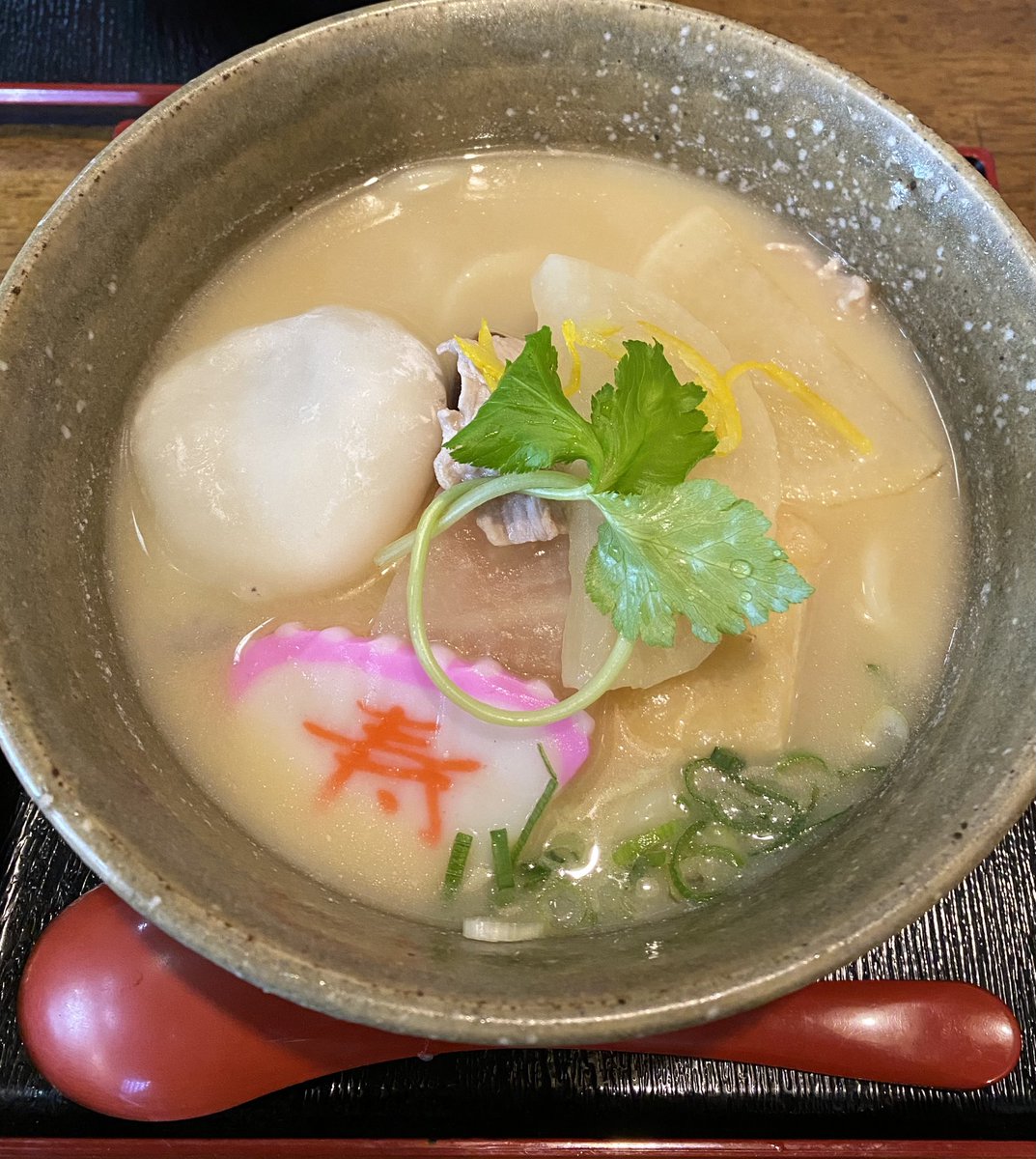 自家製うどん　もりたさんで
雑煮うどんとピリ辛モツ煮を
いただきました
ほんと美味しかった
雑煮うどんは1年ぶり
楽しみにしていました
ごちそうさまでした
#幸手
#うどん