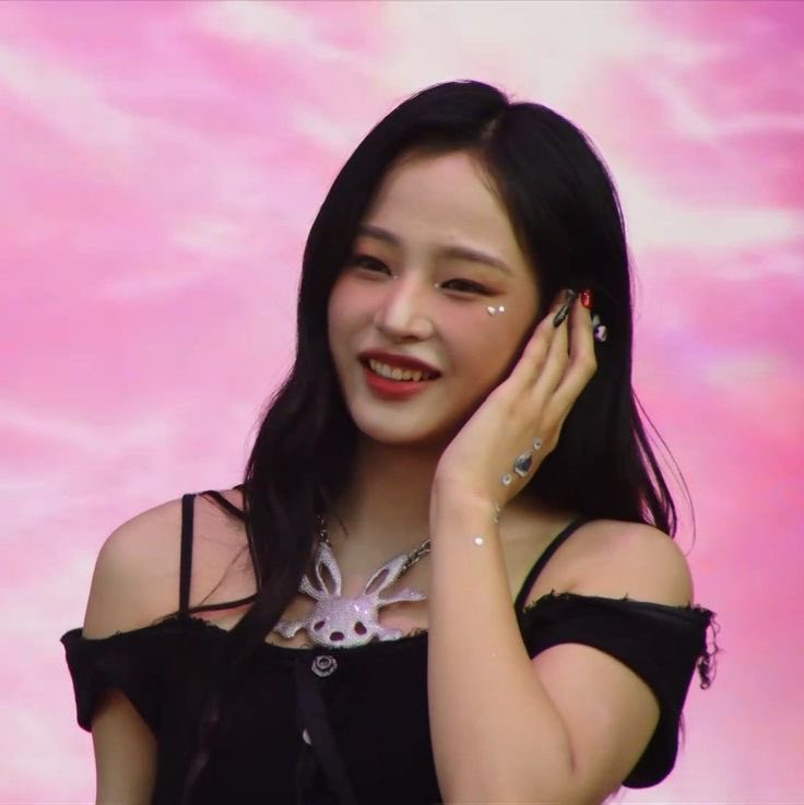 minji_loops's tweet photo. Her smile https://t.co/NqdKFldfcN
