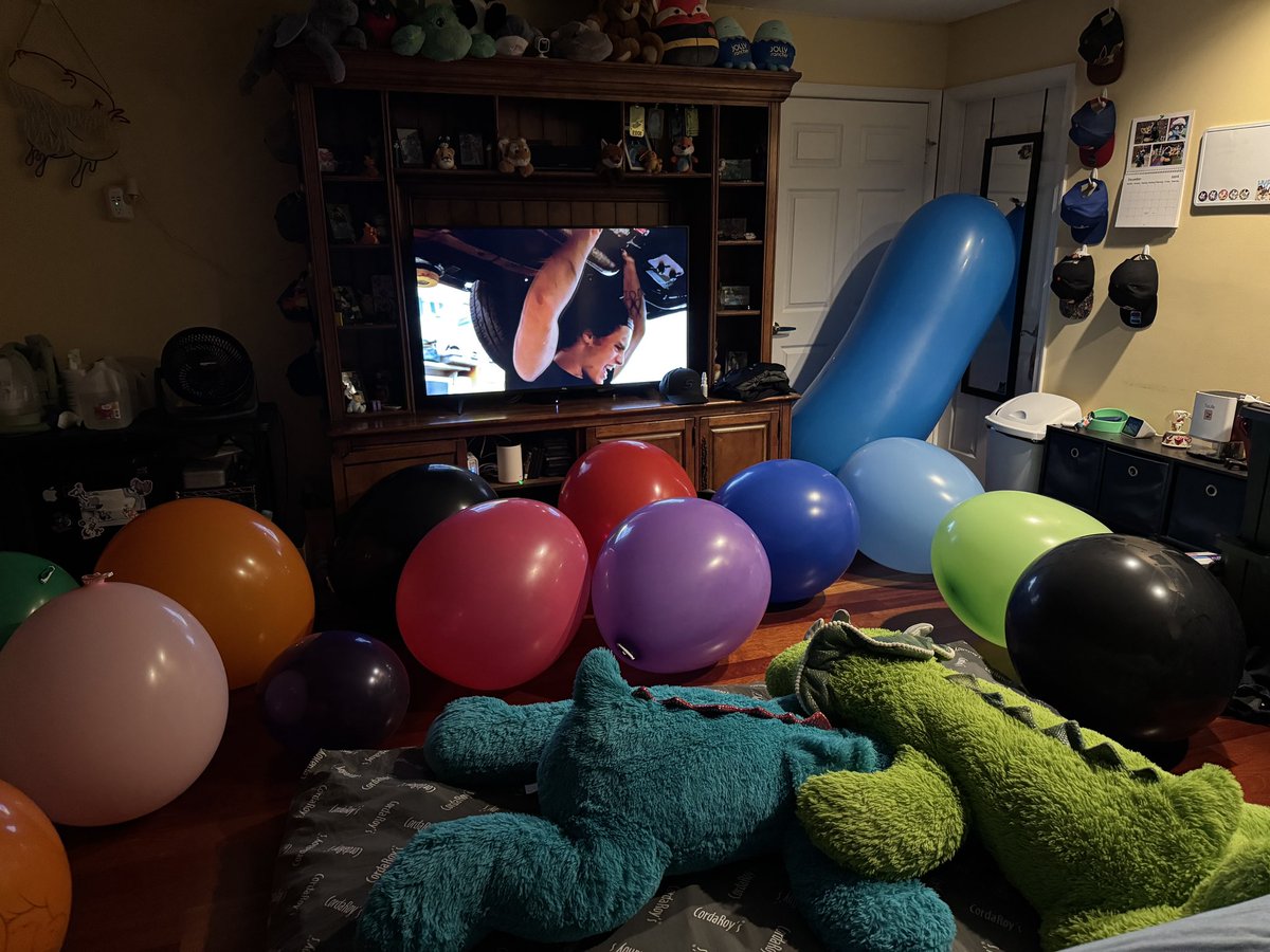 Plush Zone and tons of squeak to play with! Best way to celebrate New Years with <a href="/Drawrgi/">Tekky</a> 😳🤤💙💚