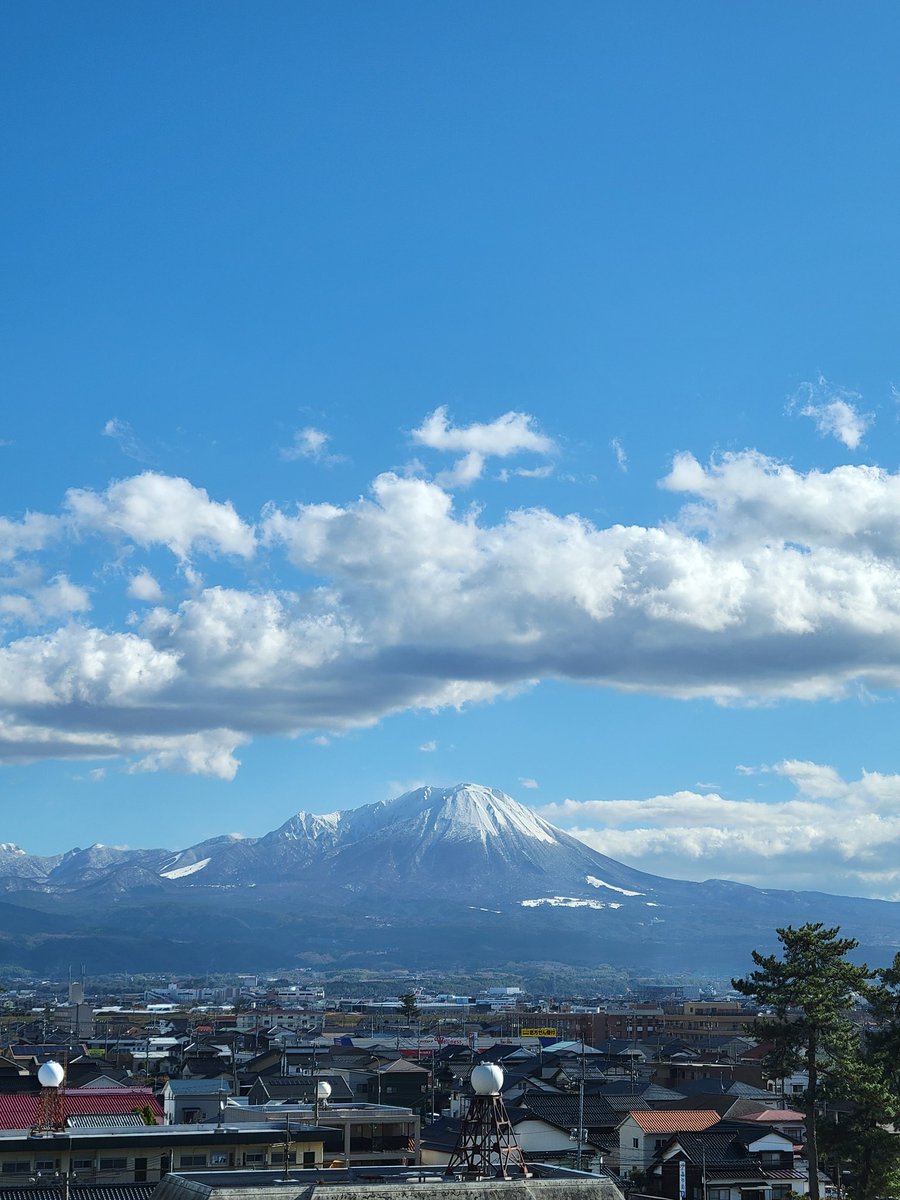 ouland26's tweet photo. 今日の大山さんです🗻
何かの参考にどうぞ https://t.co/HGo7Yl9jp6