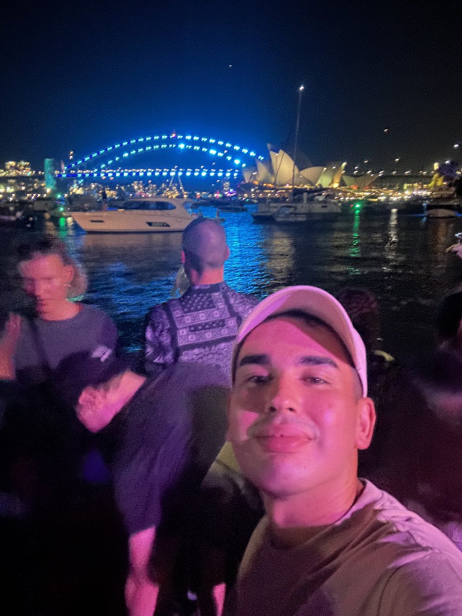 ooscaarcl's tweet image. La vida merece ser iluminada con alegría y propósito✨💞🎆