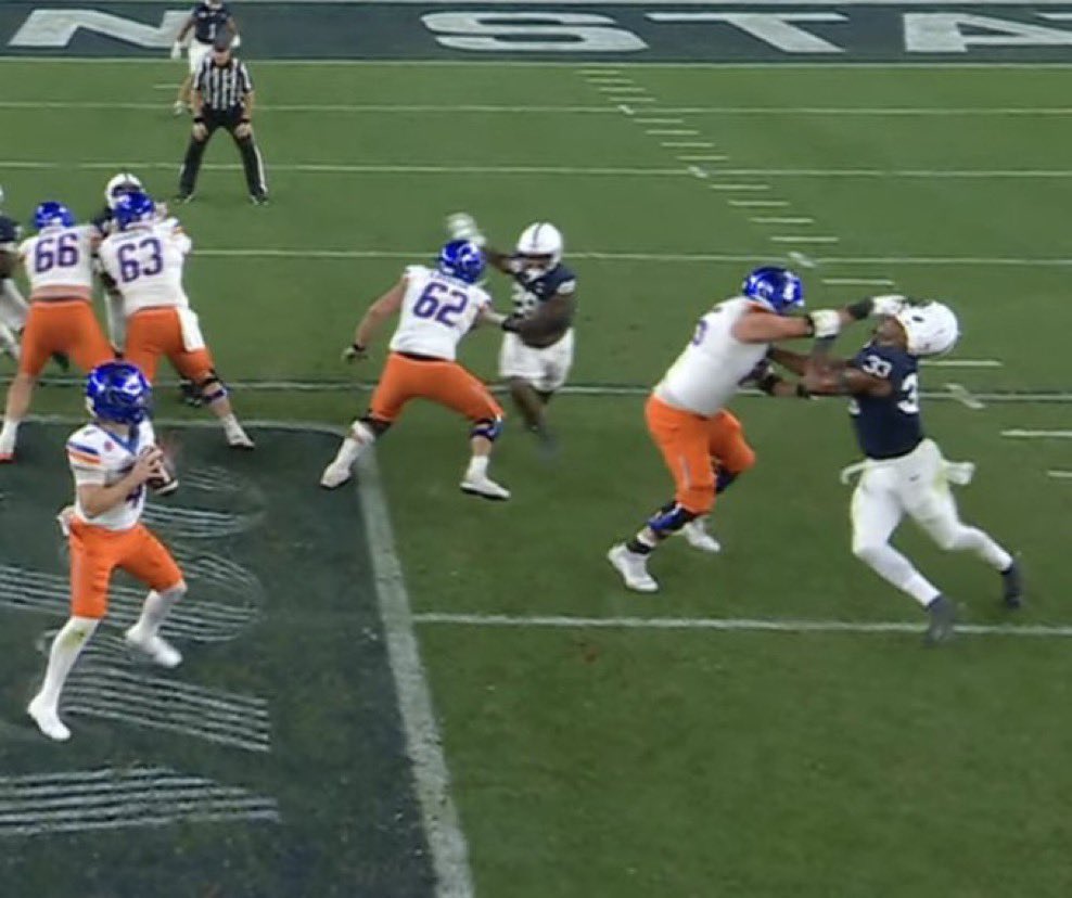 TreyWallace's tweet photo. Yea, not a hard call for the officials, brutal for Boise State https://t.co/XbKhYtNWgO