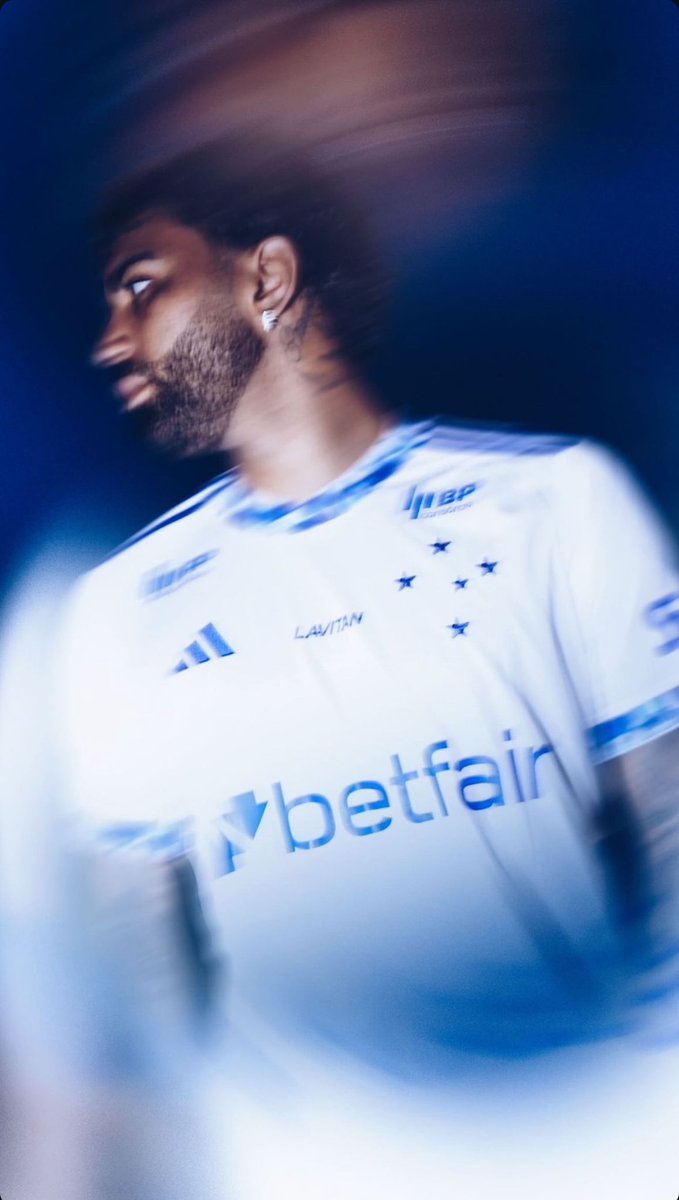 guilhermepiu's tweet photo. Os primeiros registros de Gabigol com a camisa do Cruzeiro. Fotos foram publicadas no Instagram do atacante https://t.co/tHd1fT6lgk