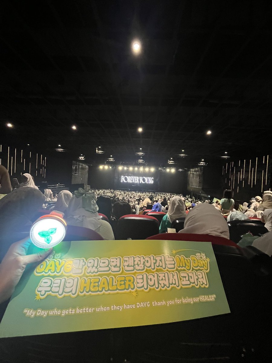 optimuskrr's tweet photo. and finally in 2024, i had the chance to meet my kbands 🥹🎆 https://t.co/vTWz2e4GEt