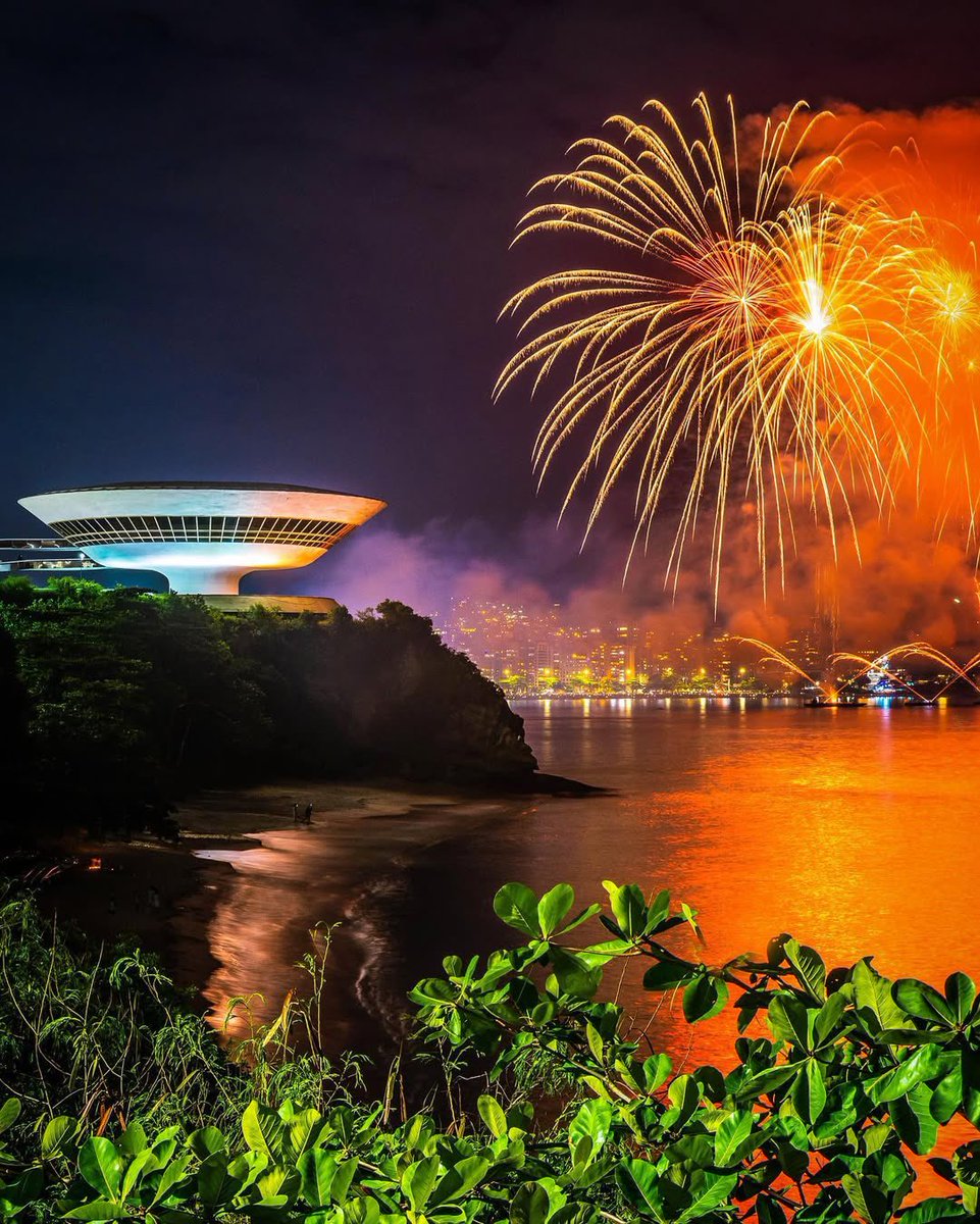 SoudeNiteroi1's tweet photo. Feliz 2025, Niterói! 🎆

📷 @andre_cyriaco https://t.co/beV4eDXDgm