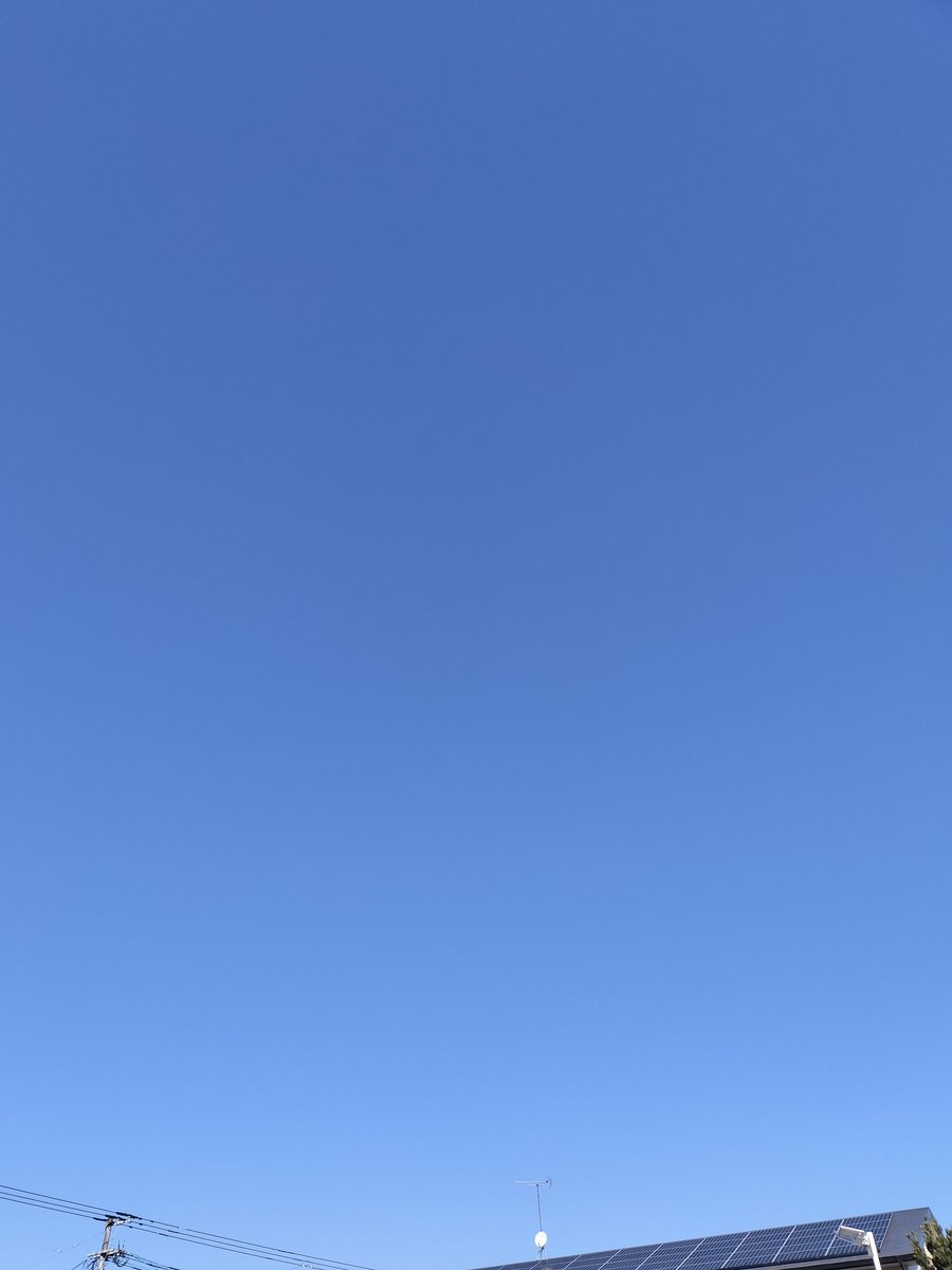 2025年1月1日の空。
冬晴れかな？