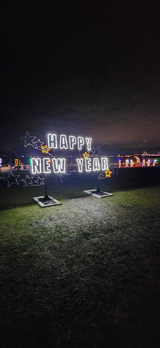 TomWeech's tweet image. Burlington Festival of Christmas 🎄 lights display along the waterfront at Spencer Smith Park. 
Happy New Year everyone 🍻🥂🍾