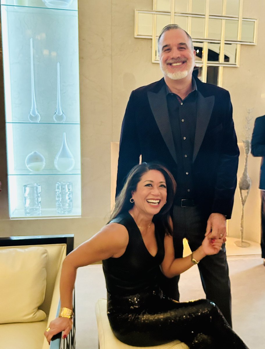 🥂  Cheers from <a href="/Hwoodjk/">Hollywood</a> &amp; me !   Happy 2025 🎉