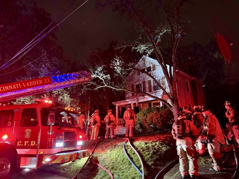 Our FF’s are on the scene of a house fire on Montieth Ave in Hyde park. No injuries have been reported. Photo Credit Box 13.
