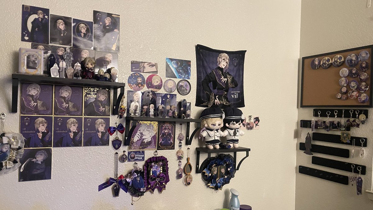 vilfairest's tweet photo. Everything is finally up!!!! Almost;;; waiting on another tapestry thing https://t.co/XVvEZO1ByC