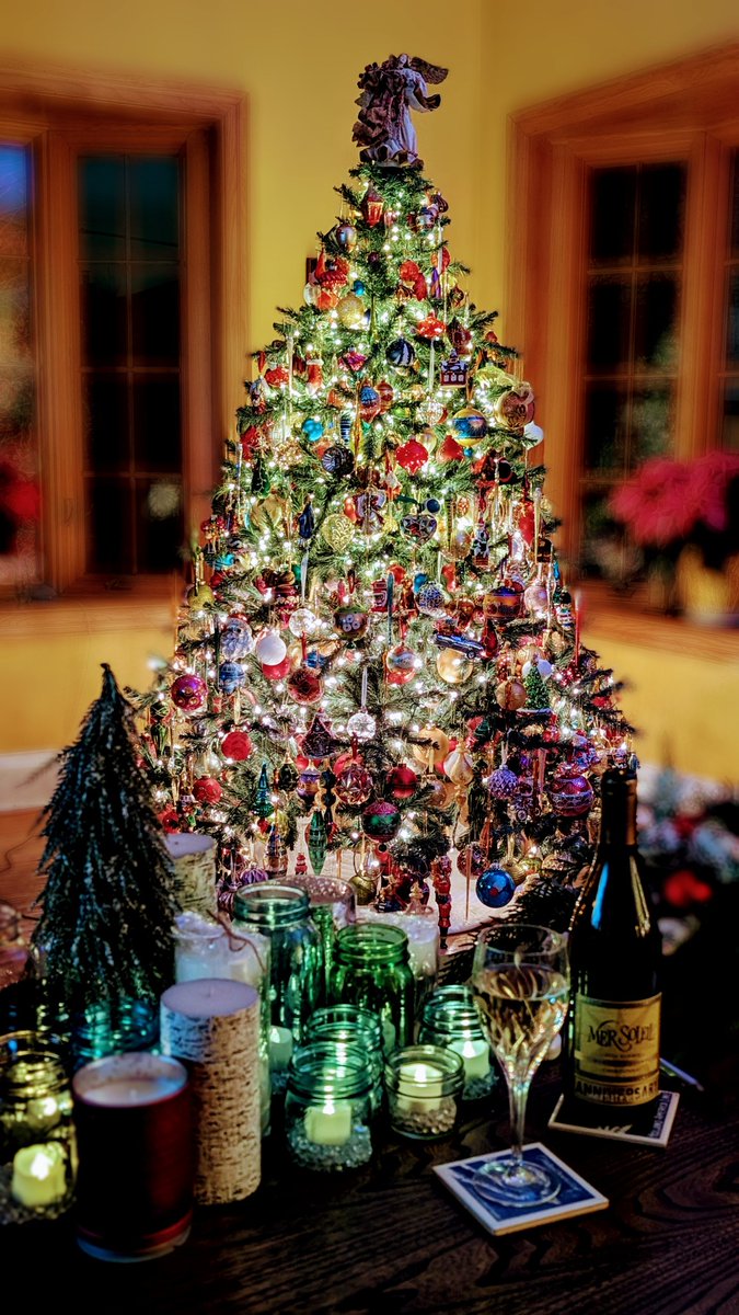Scott Andrew Collyer (@scottatempyrean) on Twitter photo Soon to say farewell to an old favourite - a White Rose ('member them?) Boxing Day 85% off sale, this Christmas tree dates back to 1990. My new replacement just arrived from <a href="/balsamhill/">Balsam Hill</a> today. A lot has happened in the past 35 yrs with almost all of it commemorated in some way. Soon to say farewell to an old favourite - a White Rose ('member them?) Boxing Day 85% off sale, this Christmas tree dates back to 1990. My new replacement just arrived from <a href="/balsamhill/">Balsam Hill</a> today. A lot has happened in the past 35 yrs with almost all of it commemorated in some way.