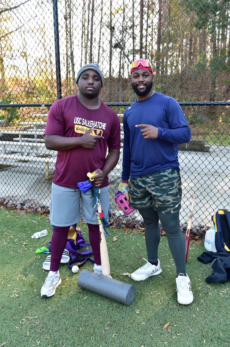 itsyahboimalcom's tweet photo. Leaving 2024 with a bang. Thank God for all the blessings. On to the next chapter. Thanks #HillBoys For The Knowledge and Wisdom Forever Grateful. I believe I will have the best season ever working out with dem #HillsBoys. @MoneyyyMikeee @MarquisJr9 @CoachBeck24 https://t.co/ZZ8s5yGtou