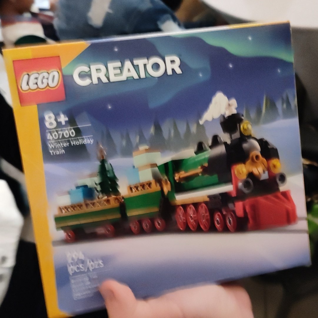 HELL YEAH I JUST WON LEGOS! NOW TO THROW EVEN MORE MOONEY AT THE CHARITY!
 
Con is fantastic!
#newyearsfurryball #nyfb24 #NewYear2025