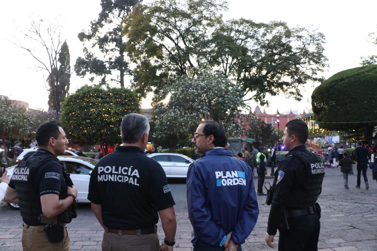 Por tu seguridad y para proteger nuestra ciudad, trabajamos todos los días del año.

Los equipos de las Secretarías de Gobierno, de Seguridad Pública y la Coordinación de la Oficina del Presidente Municipal, realizaron un recorrido en el Centro Histórico para garantizar que las