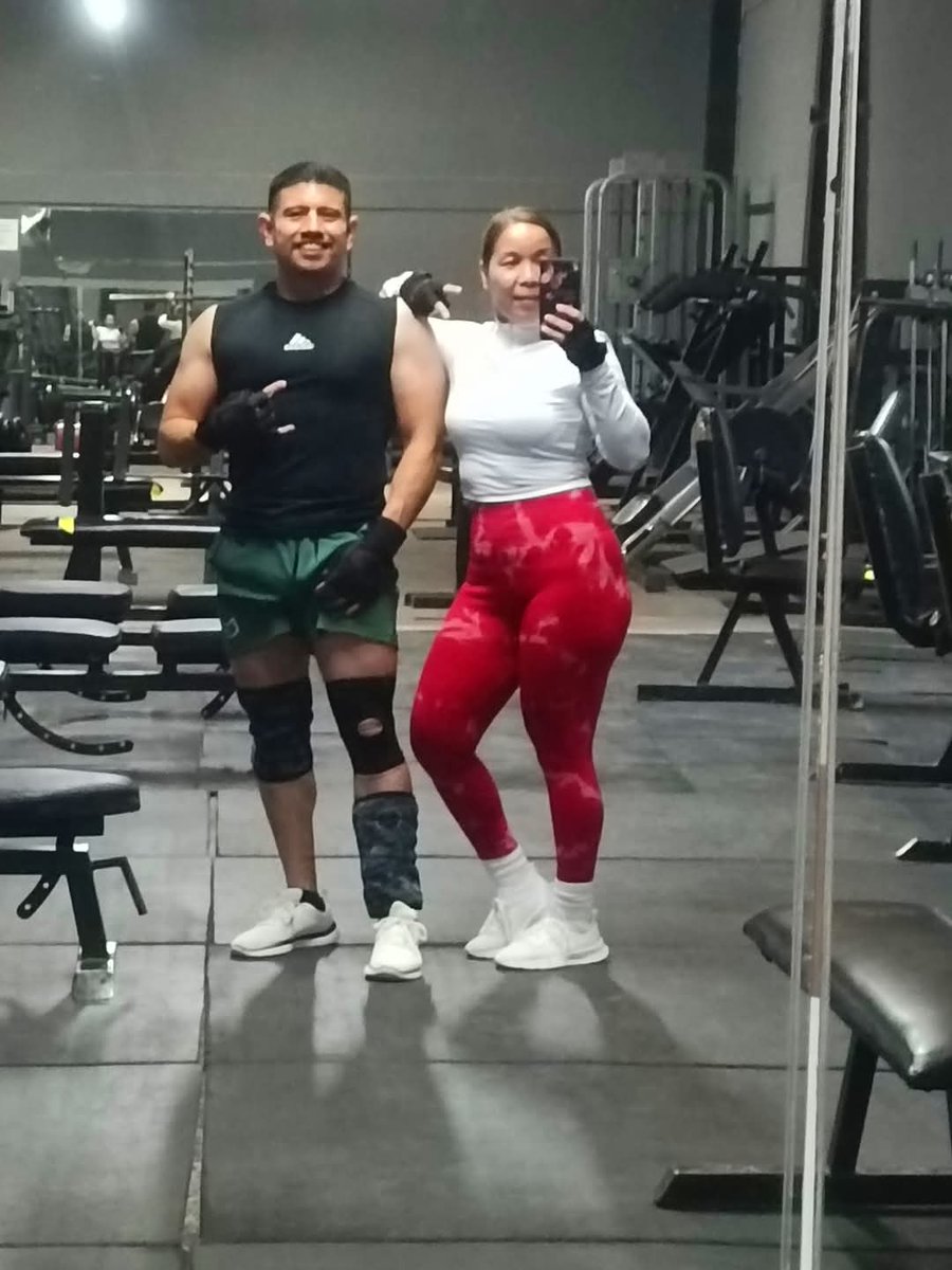 Por un año más lleno de bendiciones y seguir en el camino, no tengo propósitos únicamente continuar como hasta hoy, feliz año nuevo para todos mis amigos!!!