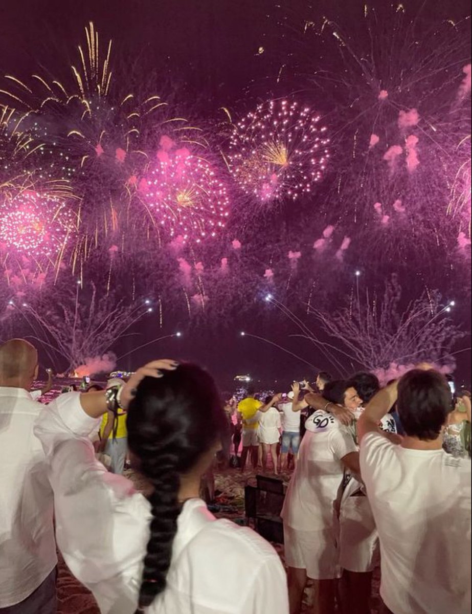 W0rld2026's tweet photo. HAPPY NEW YEAR 2025  BRAZIL 🎆 https://t.co/gbR1lpLmvH