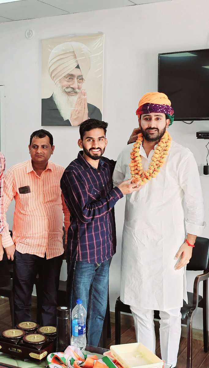 जयपुर ग्रामीण लोकसभा से कांग्रेस प्रत्याशी बड़े भाई श्री अनिल चोपड़ा जी को जन्मदिवस की हार्दिक बधाई एवं  शुभकामनाएं 
#Happy birthday Bhaiya <a href="/AnilChopra_/">𝗔𝗡𝗜𝗟 𝗖𝗛𝗢𝗣𝗥𝗔</a> 🧑‍🤝‍🧑❤️‍🩹