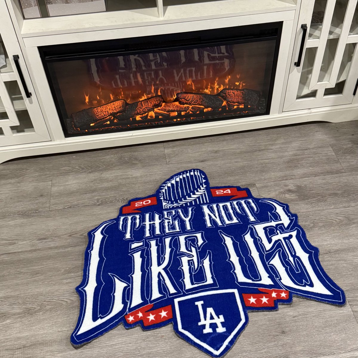 Extra rug, who wants it? Any dodgers fans out there? 🔥