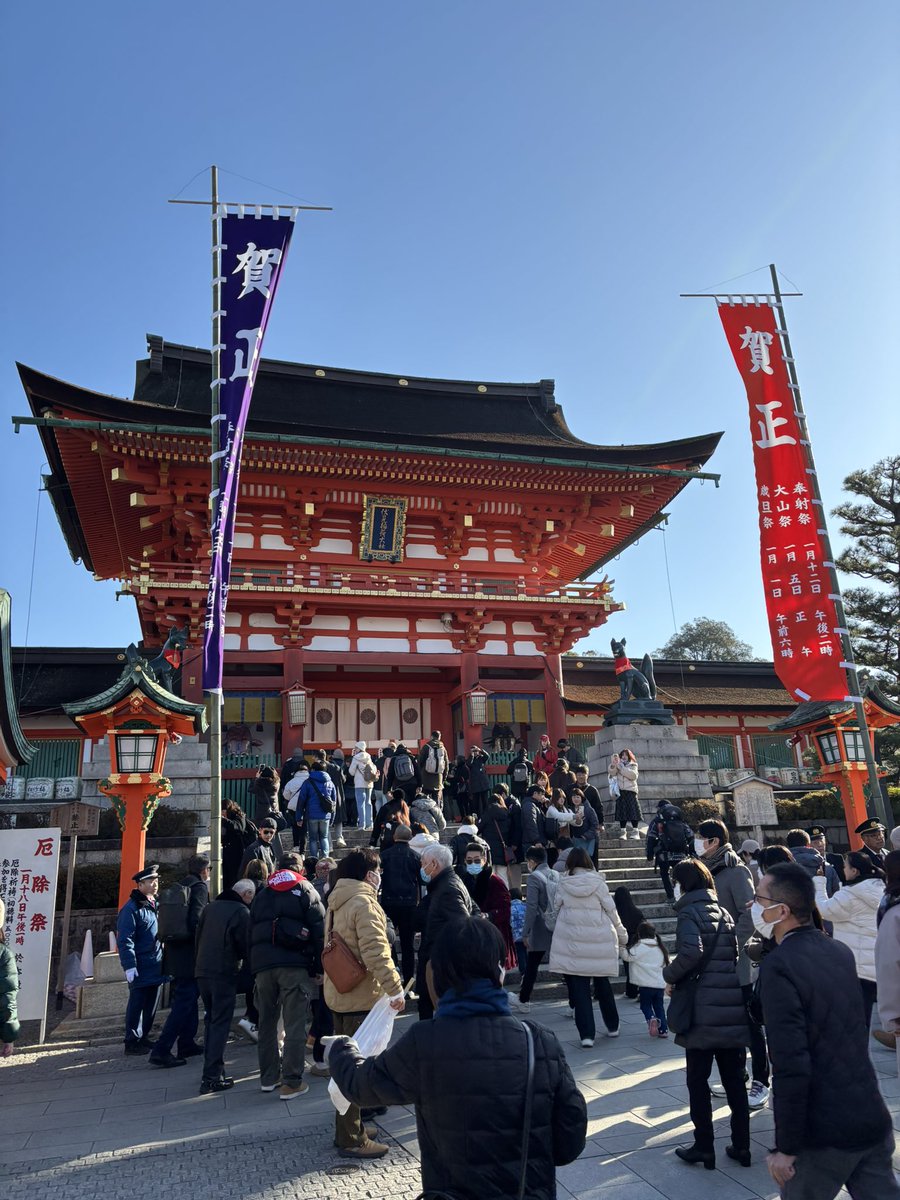 alchemist183548's tweet photo. 明けましてお目出度う御座います。2025もここからご挨拶。 #伏見稲荷大社 https://t.co/Soe98Y4Eio