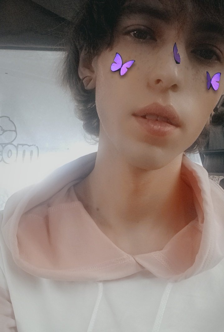 vernonkaleb1's tweet photo. Felt cute today happy new years everyone:3 https://t.co/E347UaIN5C