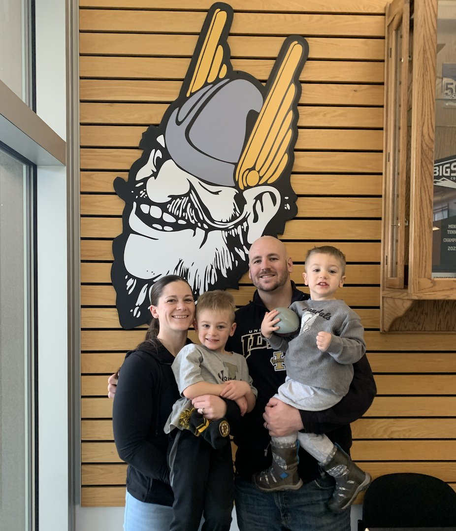 Excited to announce the Endsley Family is headed home! I have accepted the Run Game Coordinator / Offensive Line Position at University of Idaho! Thank you to <a href="/CoachTFord/">Thomas Ford Jr</a> for entrusting me with this amazing opportunity. Ready to get to work! V's Up!!!