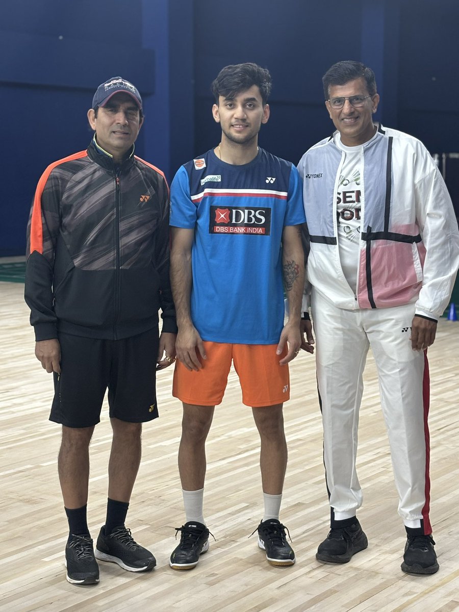 vimalkumar_u's tweet image. Good to see the champ training early morning on New Year’s Day, after coming straight from China. Tough season ahead starting with the Malaysian Open next week. I am sure you will erase the disappointment of not getting the medal at the Olympic Games last year with some major…