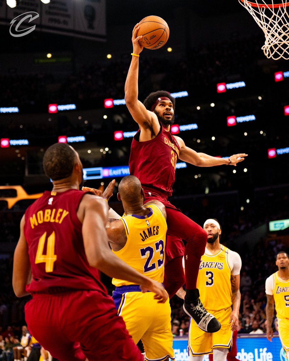 cavs's tweet photo. CAVS WIN! #LetEmKnow https://t.co/SUDMKOxa4h