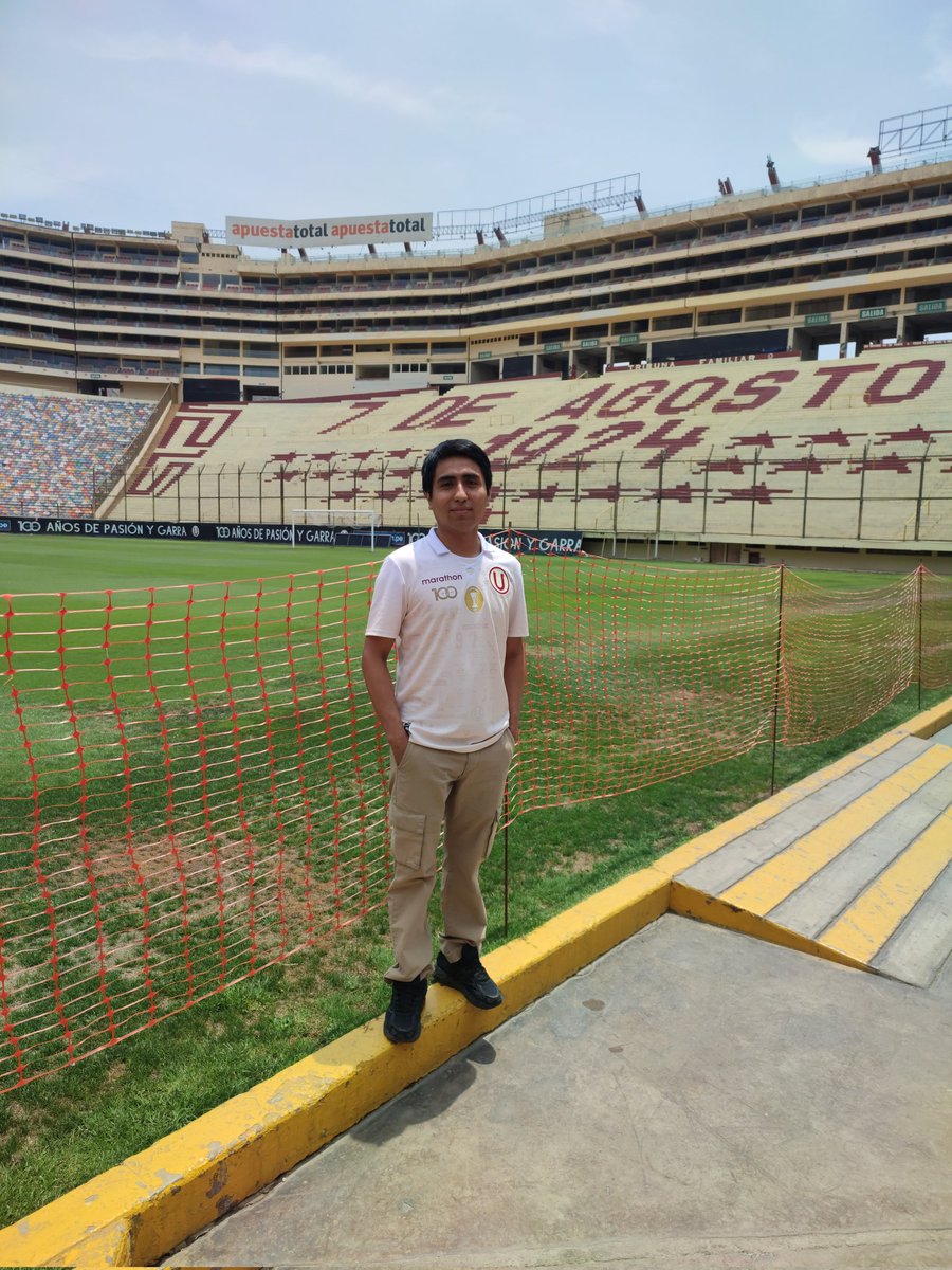omar_Alcala1's tweet photo. Visitando el estadio Monumental U, en el 2024 Centenario 🏆 🏆(4/4)

#YdaleU https://t.co/33sHneLRWp