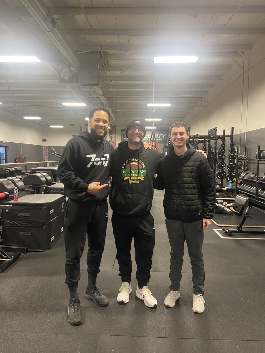Had a couple 🐐’s visit the lab to close out 2024! 🫡⚔️  2025 is 🆙 📈👀