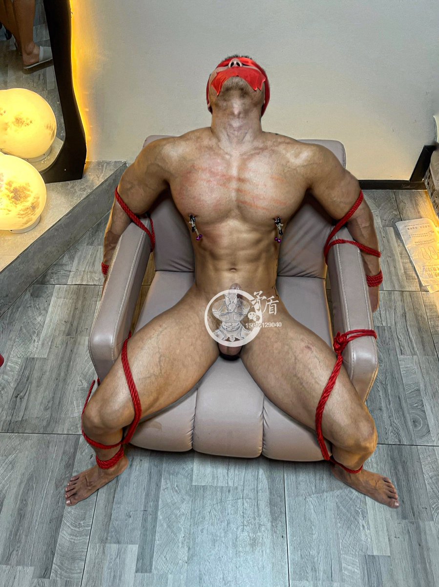 🎉元旦快乐🎉
2025年的第一天☝️
就让超队<a href="/Muscletool/">阿超</a> 打响第一炮🎆
🙏希望今年遇到更多的肌肉🐶和🐮