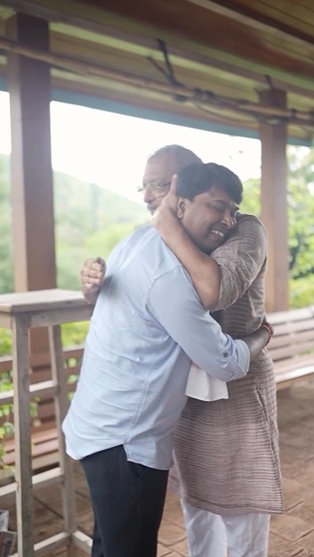 AmitGorkhe's tweet photo. नाम फाउंडेशन या संस्थेमार्फत संपूर्ण महाराष्ट्रात पाणी चळवळ उभारून जलयुक्त शिवाराची निर्मिती करणारे थोर समाजसेवक आणि प्रसिद्ध कलावंत आणि माझे मार्गदर्शक गुरुवर्य मित्र श्री. नाना पाटेकरजी यांना वाढदिवसाच्या हार्दिक शुभेच्छा..!💐
@IamPatekar
#namfoundation #NanaPatekar #famousactor #socialworker