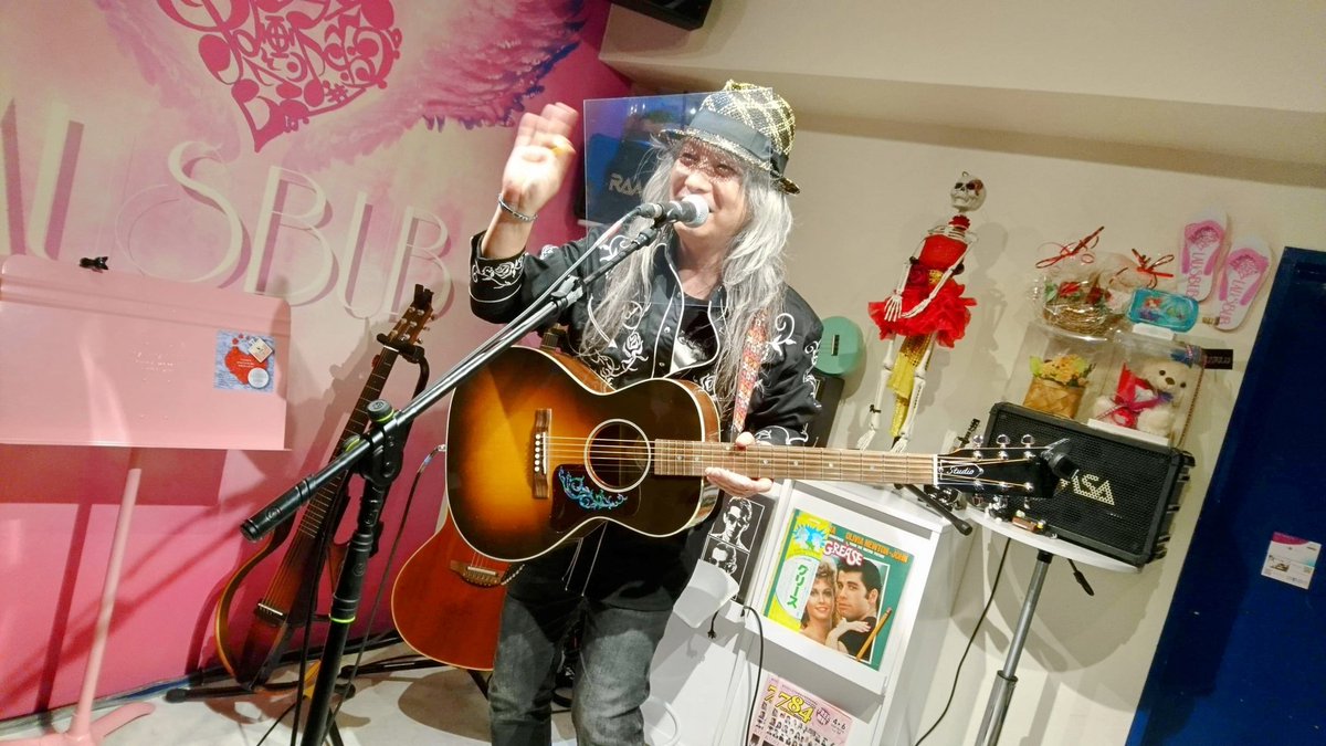kai_sink's tweet photo. Gibson L-00 studio walnut✨️
はじめて買った憧れのギブソンギター♪(*´ω`*)
#マイギブソン
#gibson130
#l00 https://t.co/KoTrSg0ZNM