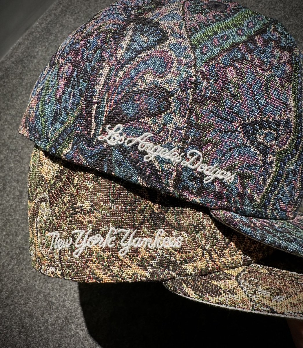 NewEraKawasaki's tweet photo. 【Liberty Gobelins Collection】
1875年にロンドンで創業された歴史あるテキスタイルメーカー、#Liberty(リバティ)社製の花柄をゴブラン織りに落とし込んだ生地を使用したコレクション。#59FIFTY と #9THIRTY の2シルエットの展開です。 #NewEra #ニューエラ川崎 https://t.co/aXcokPgPi8