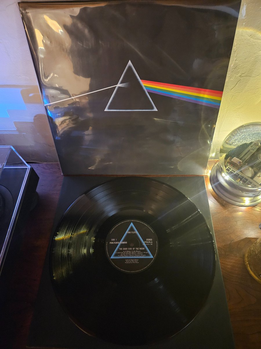 KilpatrickKeli's tweet photo. Pink Floyd  - Dark Side Of The Moon ✌️✨️ https://t.co/HSdl80TevI