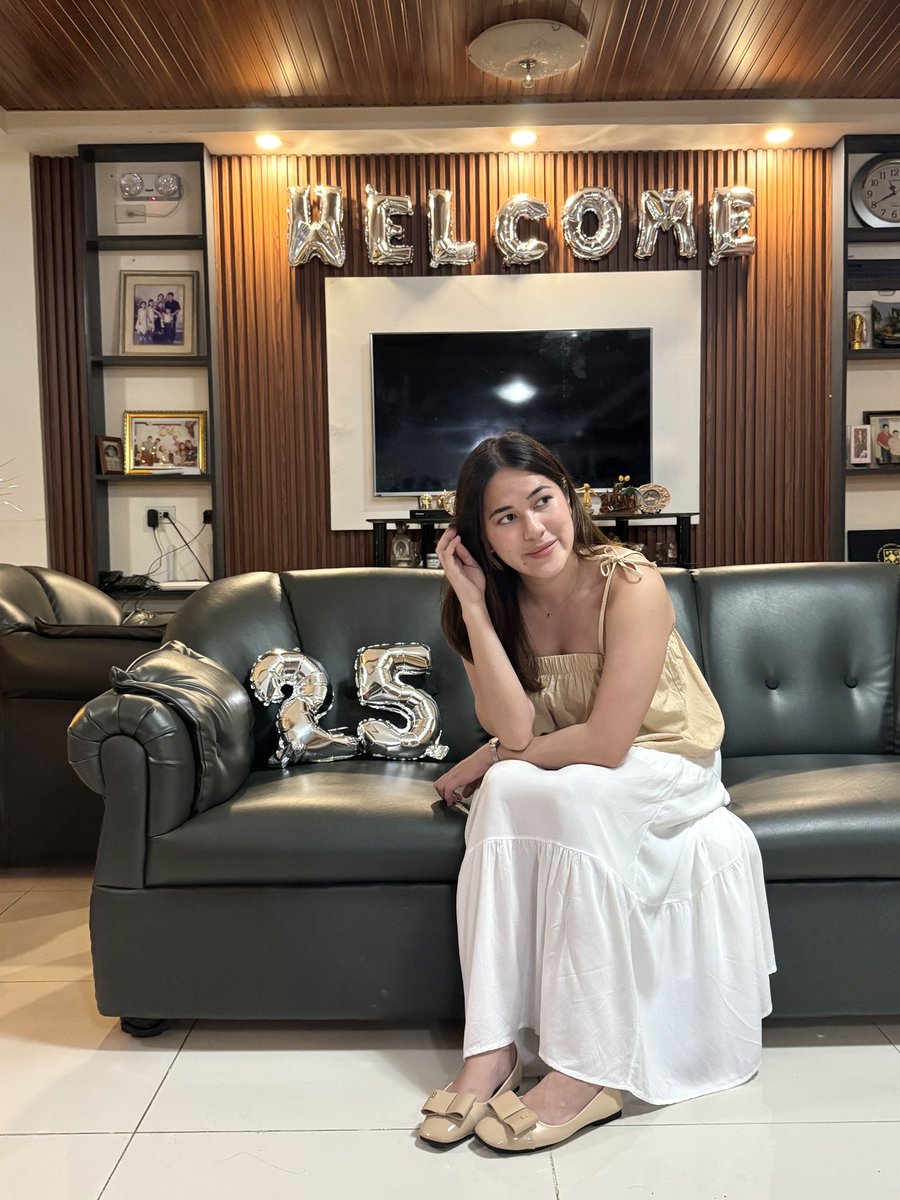danica_roxas's tweet photo. Happy New Year! ✨ https://t.co/aEvB9iXUBW