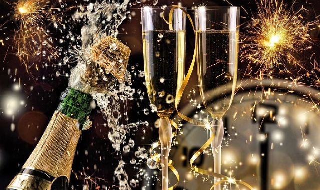 kurthauseman's tweet photo. Who is ready for the new year?! Let's see what 2025 has in store!

#realty #realestatetips #realtor #broker #realestateagent #lakehome #lakehomes #househunt #househunting #homesellers #homebuyers #realestateinvesting #realestatemarket #home #house #realestate https://t.co/9gdzUHnMqk