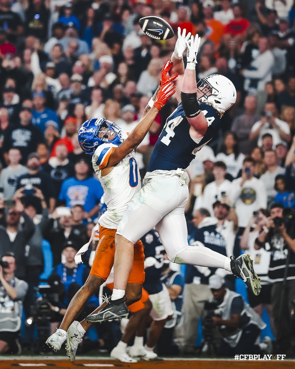CFBPlayoff's tweet photo. Lions brought the heat to AZ 🦁🔥
#CBPlayoff • #WeAre https://t.co/a5OU3UuipN