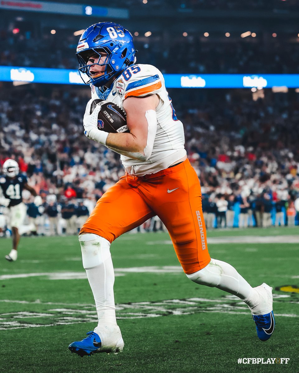 CFBPlayoff's tweet photo. Lions brought the heat to AZ 🦁🔥
#CBPlayoff • #WeAre https://t.co/a5OU3UuipN