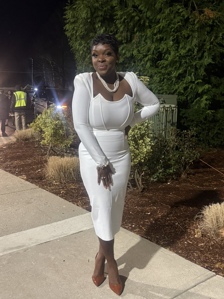 K_R2010's tweet image. Happy New Year to you all 🎆🎊🎉🥳🎈
Wish you all the very best and may this year bring you many more blessings and happinesses especially in your life. 

Choosing God is choosing peace. 
#Newhaircut
#pixiecut
#changeiscoming2025