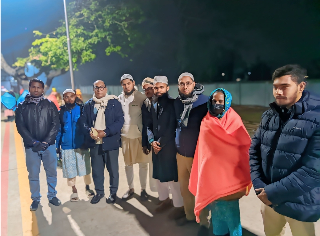 থার্টি ফার্স্ট নাইটে সুবিধা বঞ্চিতদের পাশে স্বেচ্ছাসেবী সংগঠন ‘রূপসী নওগাঁ’