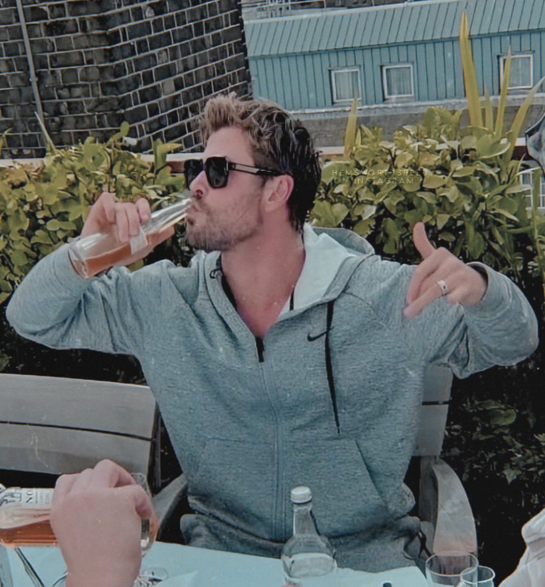 fataIvixen's tweet image. Supongo que… feliz año nuevo. 🙄