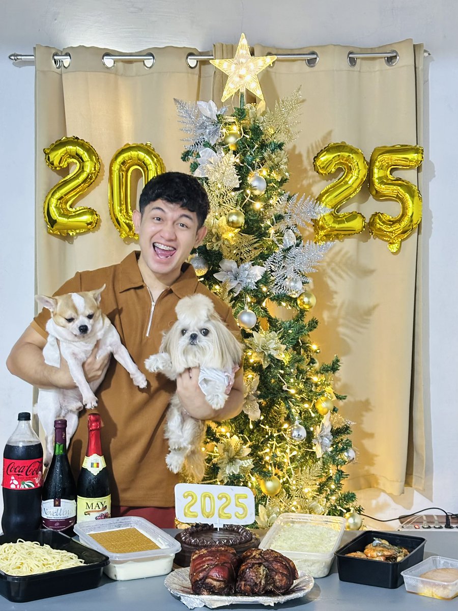 GABTOBES's tweet photo. Happy New Year! 🥳🎆 https://t.co/4tJujVdHi6