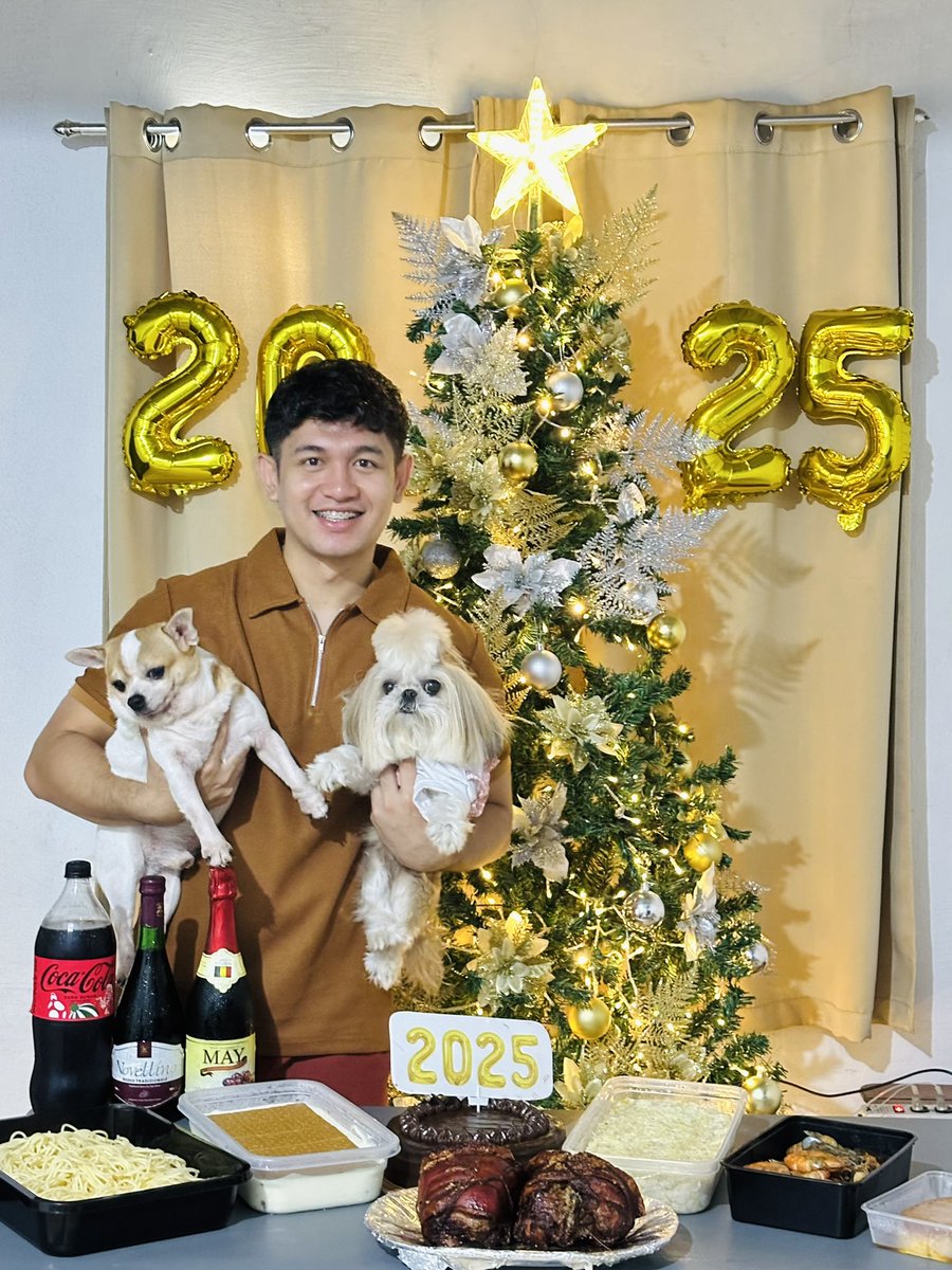 GABTOBES's tweet photo. Happy New Year! 🥳🎆 https://t.co/4tJujVdHi6