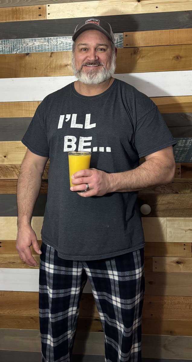 CZ_Train's tweet photo. Having my OJ to bring in the New Year 😁👌🏽

I 🧡🍊 Memes 

#Illberightback #2025newyear #PulseChainFam #ILoveOranges https://t.co/a6QjWPIgxE