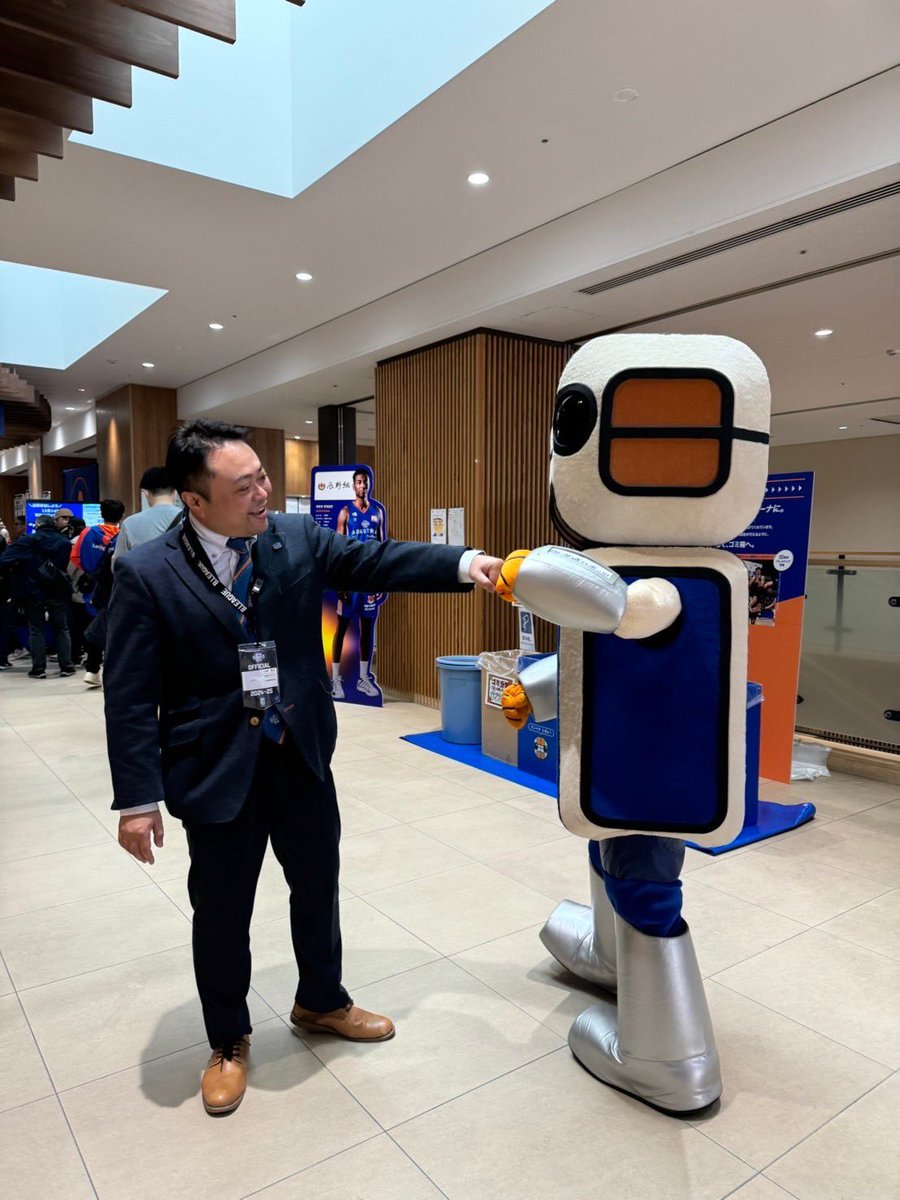 ROBO_SKET's tweet image. ミンナーーーーーーーーー !!!!!

アケオメ ｪ⤴︎ コトヨロ ｫ⤴︎
2025年モ オ茶目デ ベリキュッ 🫶ナ
ロボスケ ヲ ドウゾ シクヨロ 🤖❤️‍🔥🐍

目標ハ ..ロンモチ

\\\\ ロボスケ神7入リ////

(･コーヘー デート
･フォロワー1万人
･遠足沢山行ク)
ガンバリマスｯｯｯｯｯ🔥

#茨城ロボッツ #GETOVER