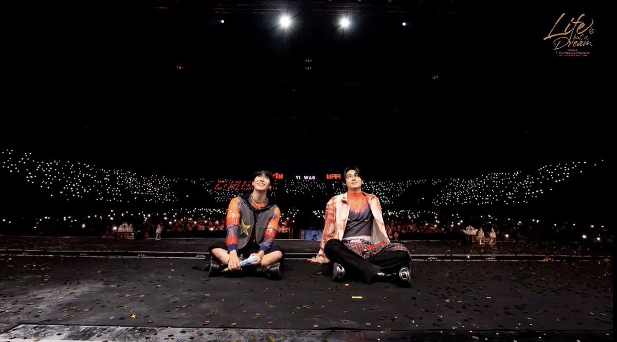 AMLightBox's tweet image. ขอบคุณแฟนคลับ หยิ่น อานันท์-วอร์ วนรัตน์ ที่ไว้ใจเลือกใช้กล่องไฟของทางร้านนะคะ ขอบคุณเจ้าของภาพด้วยค่ะ 😊🙏🏻 | 07.12.2024 #YINWAR1STFANMEETING #ReviewAMLightBox