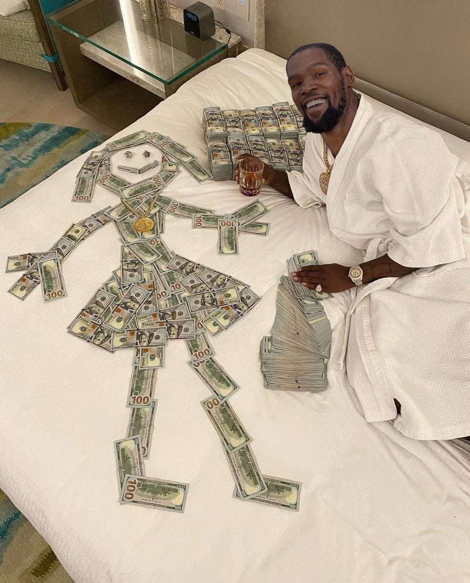 Kevin Durant celebrating New Year’s. 😂🎉