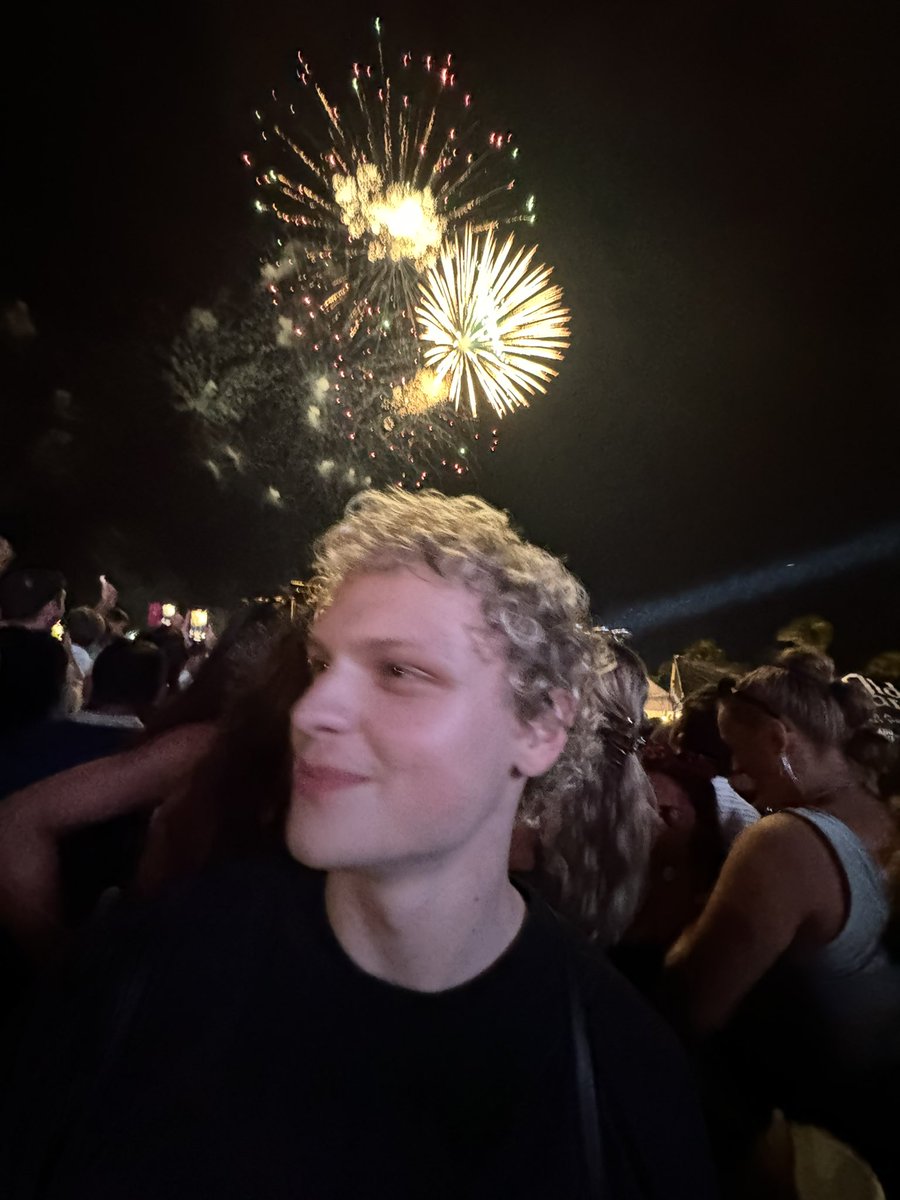 HAPPY NEW YEARS GUYS