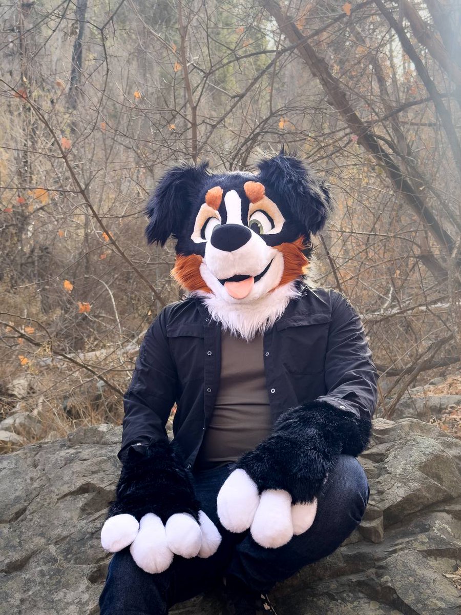 Happy New Year to everyone. I am ever so thankful to go another rotation around the sun with everyone. I'm looking forward to the next 365 days to come!

Suit by: <a href="/StarsentMage/">Starsent</a>