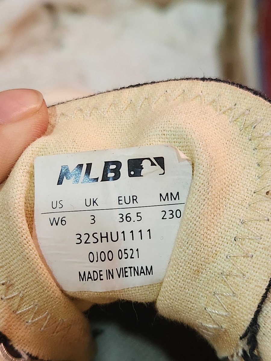 chabpimai98's tweet photo. MLB Chunky New Yankess

230 mm / eu 36.5 / uk 3

เป็นมือสองของแท้นะคะ 
500 บาท รวมส่ง

#รองเท้ามือสองของแท้ #MLB https://t.co/vMKZhmnlNQ